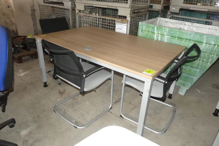 Tisch mit 3x Stuhl Maße in cm ca. 160 x 100